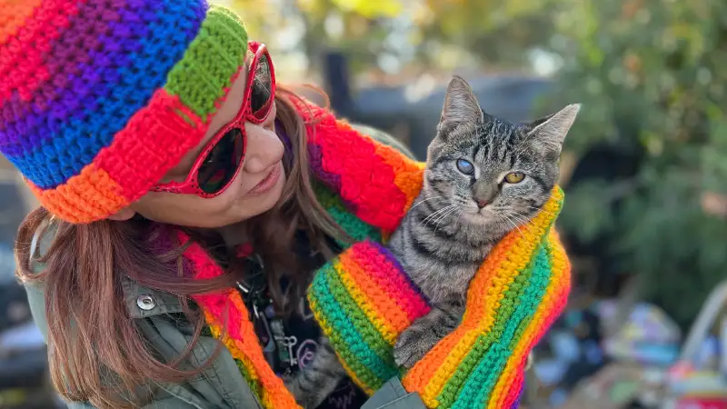 inc humans with cats13 ©rob day